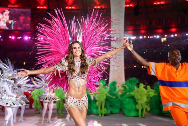 Izabel Goulart Closes the Rio Olympics with a Blast of Sexy Samba Dance