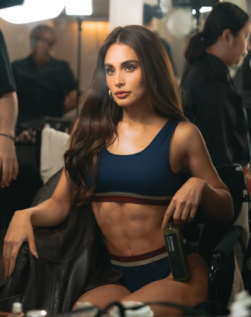 Max Collins: A Super Hot Mom From The Philiippines